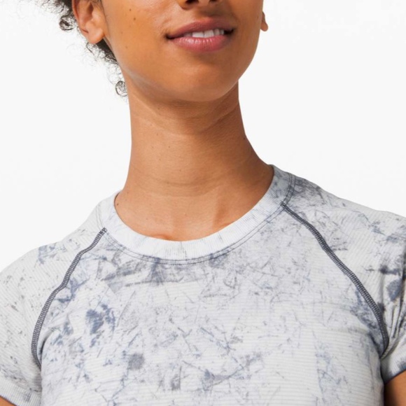 EUC, Lululemon Swiftly Tech Short Sleeve 2.0 Multi Dye, SZ 6, MSRP $78 - Picture 4 of 7